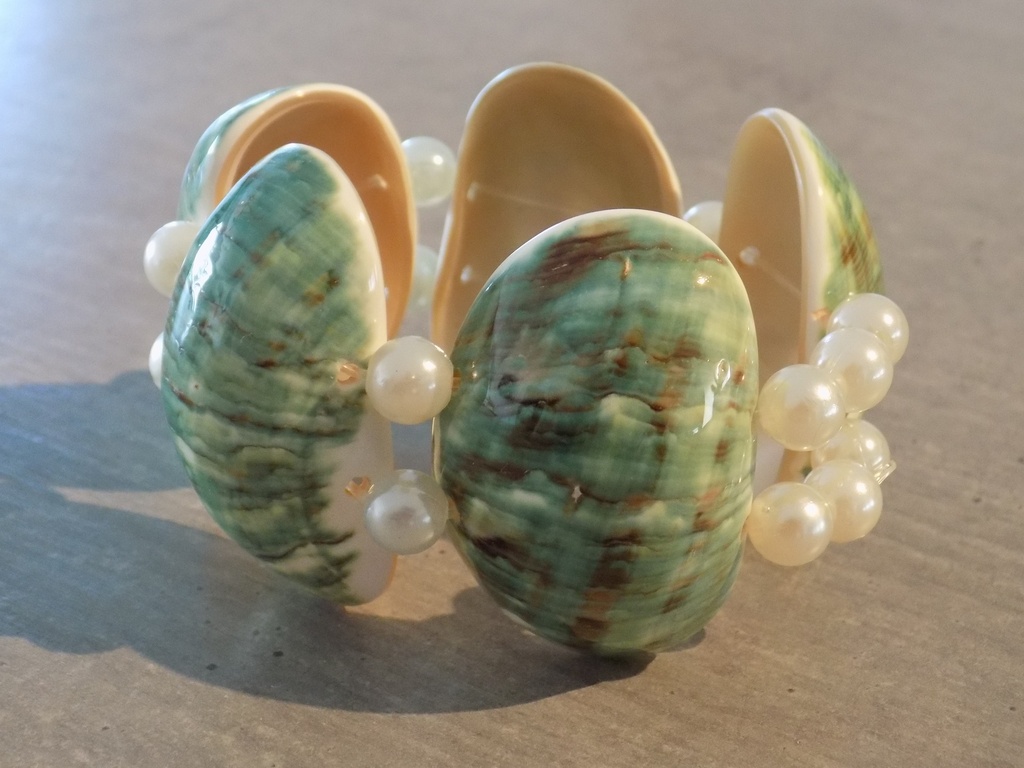 Artisanat -Bracelet coquilles et perles vert poli 